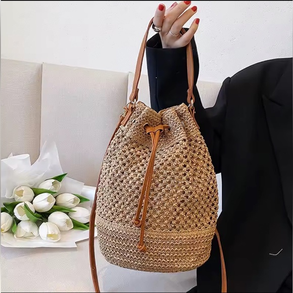Elegant Tan Woven Crossbody Bag - Picture 1 of 5